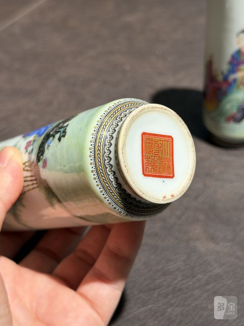 民国 叶震嘉绘珐琅彩仕女图筒瓶一对 - 图14